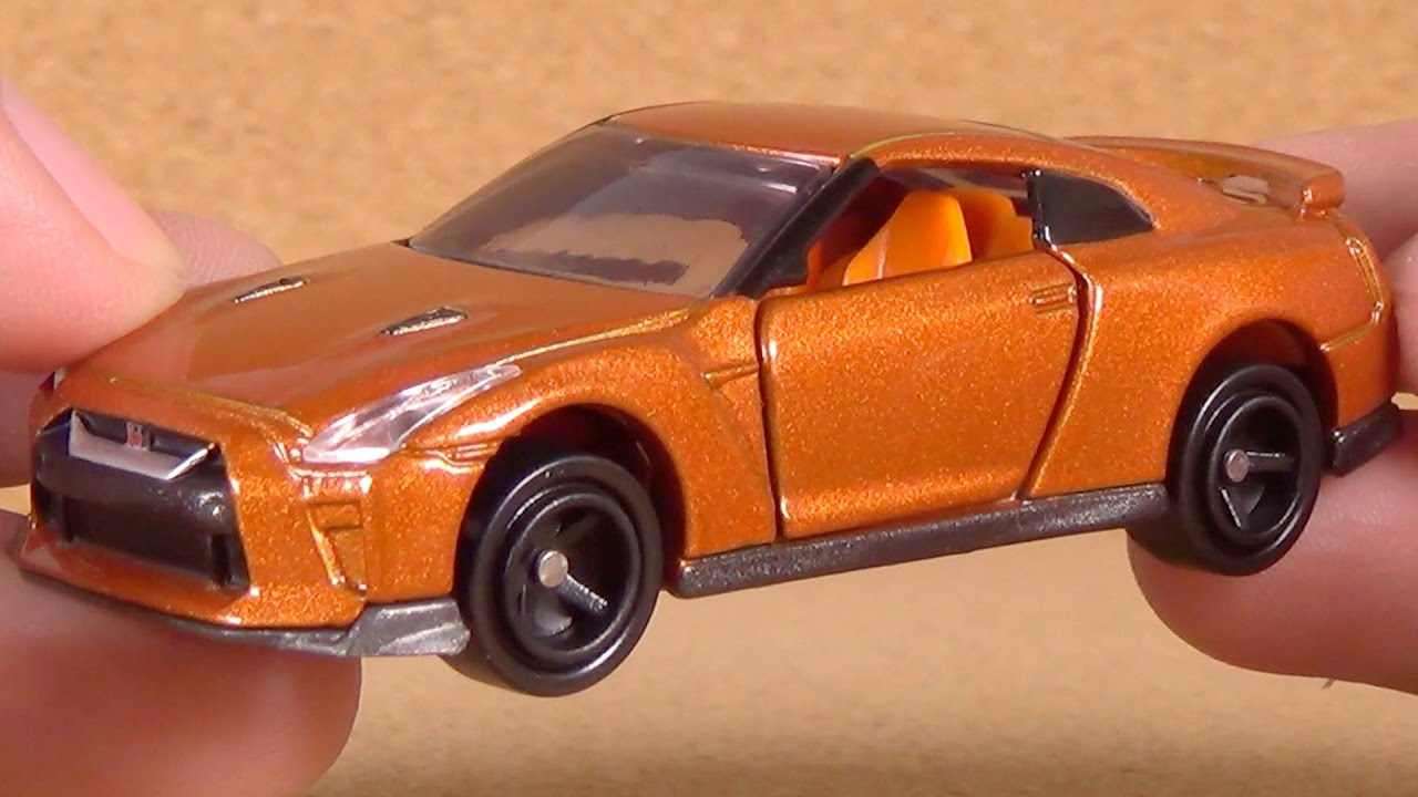 Xe ô tô mô hình Tomica Nissan GT-R - tỷ lệ 1/61